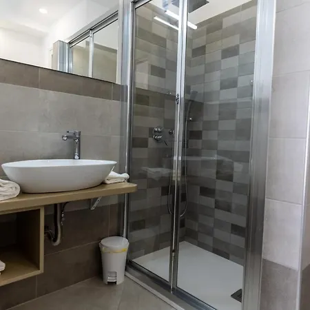 فندق مبيت وإفطار Teddu 3*