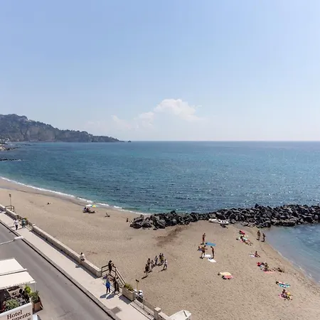 Teddu Alojamento de Acomodação e Pequeno-almoço Giardini Naxos